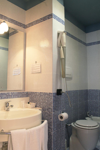 Bathroom 5, Hotel Oasi, Alessandria