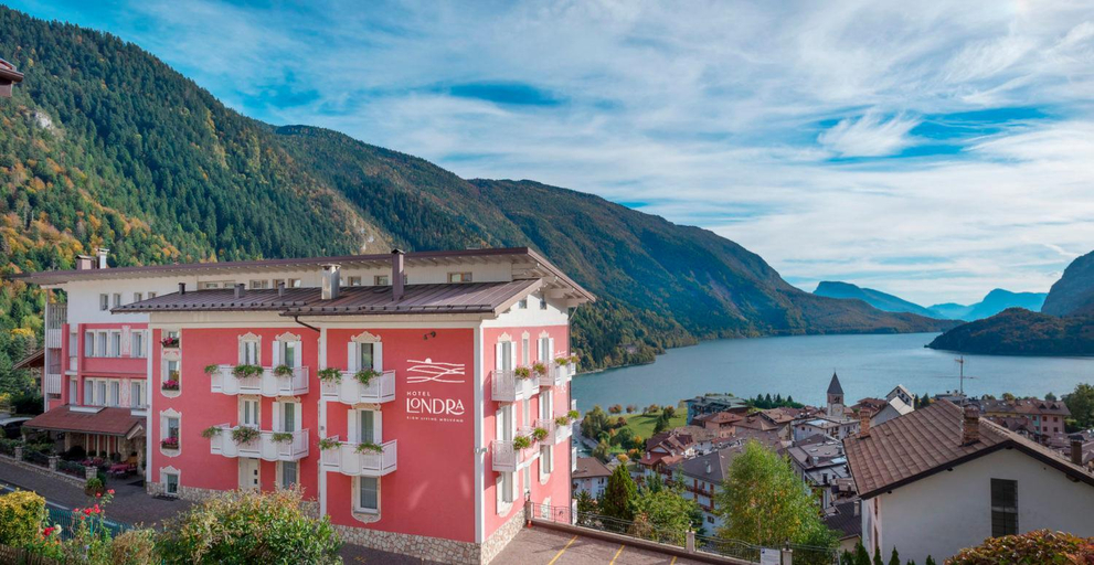 Exterior & Views 2, Hotel Londra, Trento