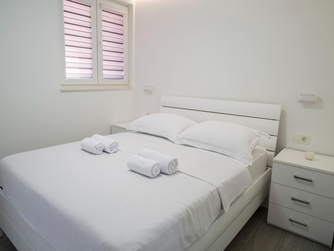 Bedroom 2, Apartment in Imotski near Blue Lake, Imotski