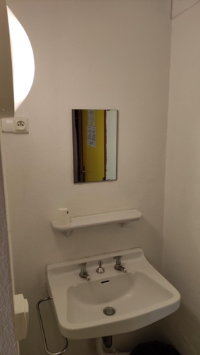 Bathroom 2, Maison d'accueil Franciscaine, Essonne
