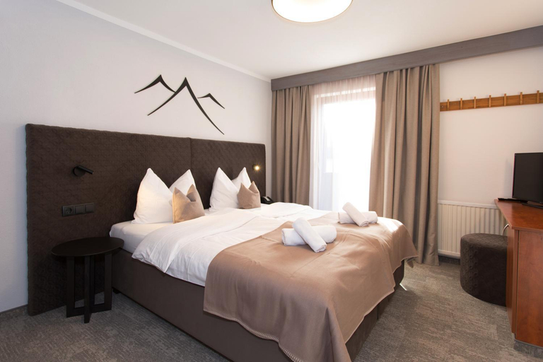 Bedroom 3, Ferienhotel Bergland, Imst
