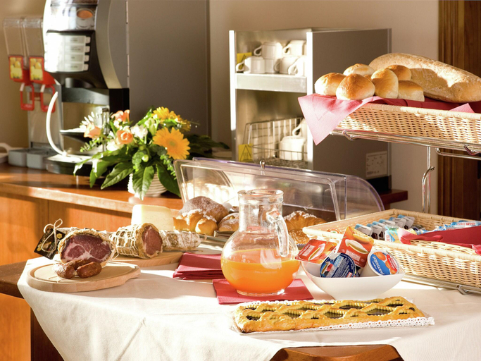 Food & Drinks 5, Villa in Cannara with Pool near Assisi, Perugia