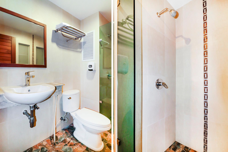 Bathroom 4, Dancenter JA Siam City, Pattaya