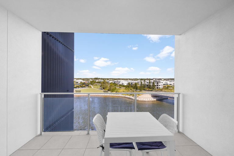 Others 4, Waterline at Oceanside, Caloundra - Kawana