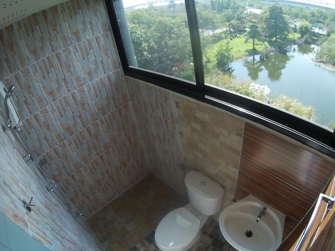 Bathroom 4, Na Siri Lakeview, Bang Phli