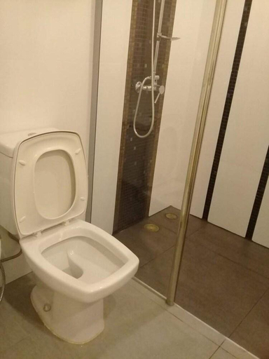Bathroom 3, Amazon Residence Condo by MaiNot, Pattaya