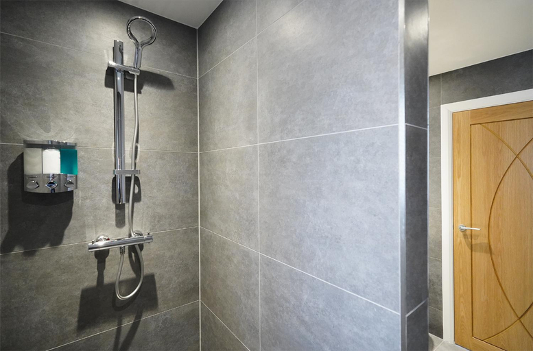 Bathroom 3, Cheshire Mews, Derbyshire