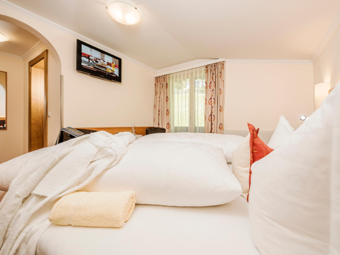 Bedroom 3, Hotel Finkenbergerhof, Schwaz