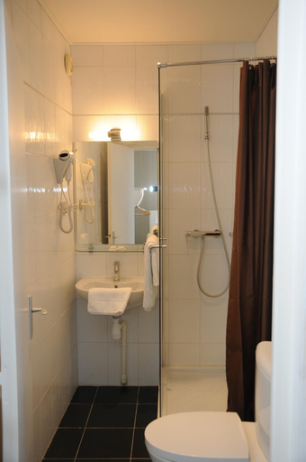 Bathroom 3, Hotel Patio Brancion, Hauts-de-Seine