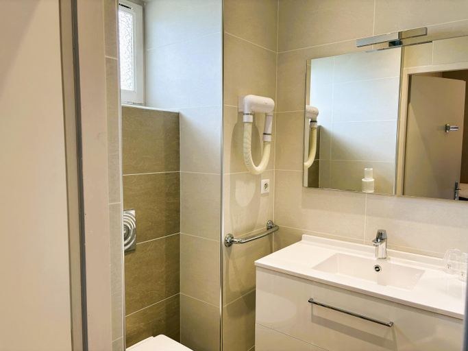 Bathroom 4, Logis Hotel Beau Site, Hautes-Pyrénées
