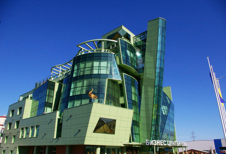 Exterior & Views