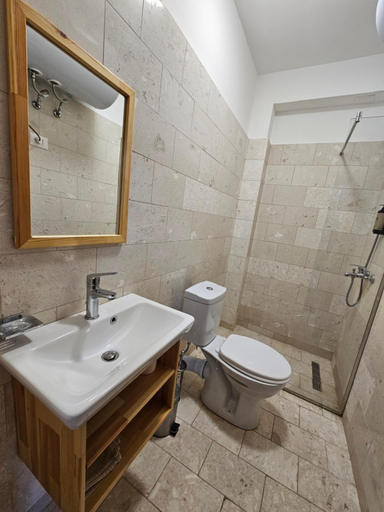 Bathroom 3, Mik Hotel Vermoshi, Malësi e Madhe