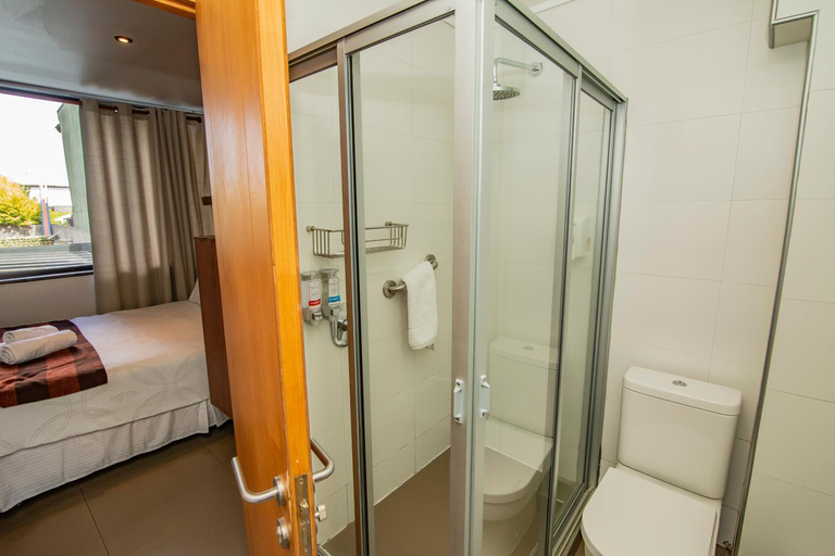 Bathroom 3, Hotel Cumbres del Sur, Cautín