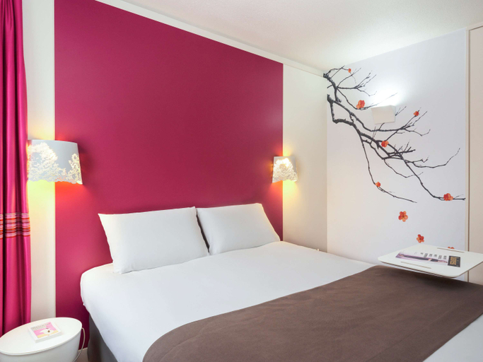 Bedroom 4, Mercure Le Mans Batignolles Hotel, Sarthe