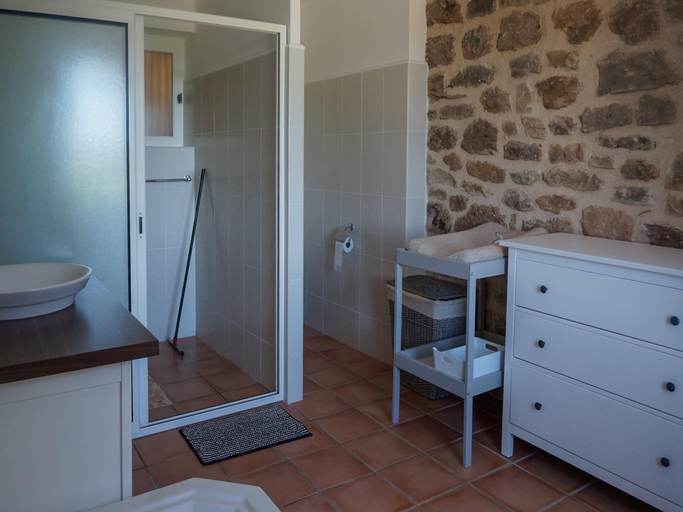 Bathroom 3, Historic Village Escape w Pool, Tarn