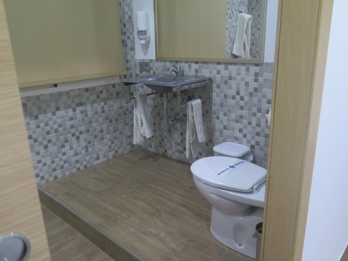 Bathroom 4, Hotel Restaurante Boabdil, Granada