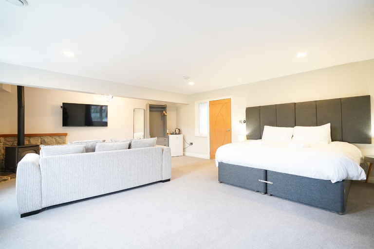 Bedroom 2, Cheshire Mews, Derbyshire