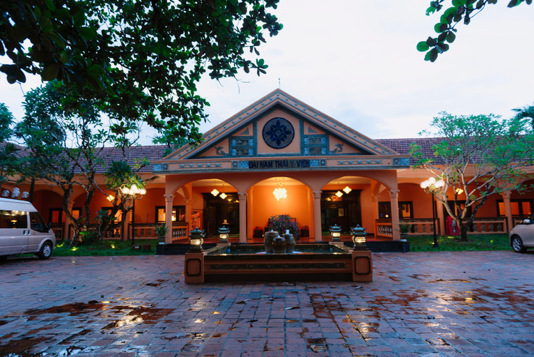 Exterior & Views