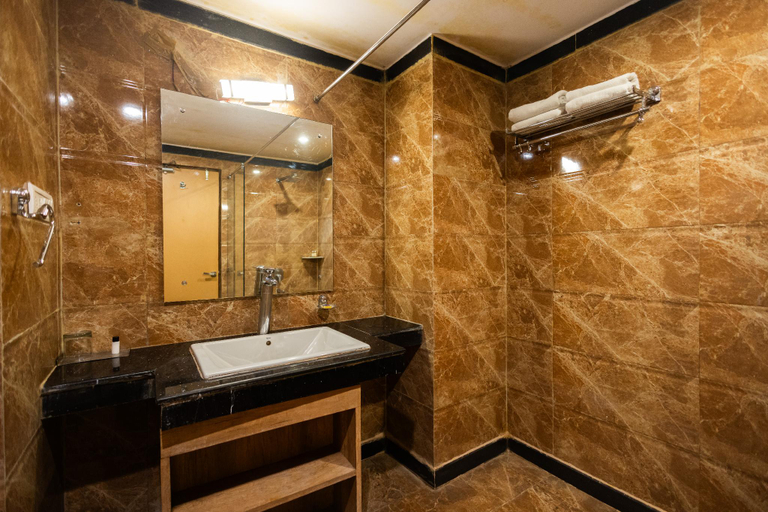 Bathroom 4, Hotel Di Arch Lucknow, Lucknow