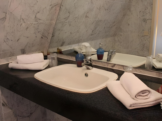 Bathroom 4, Hotel Nordic, Segeberg