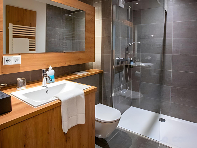 Bathroom 4, Kolping-Hotel, Schweinfurt
