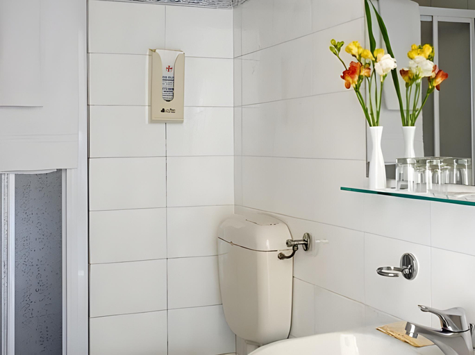 Bathroom 4, Fiorita, Florence