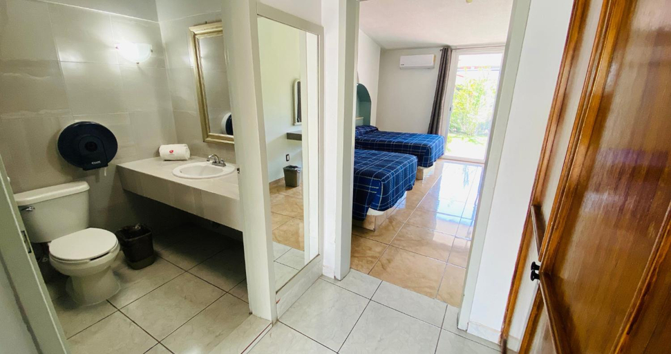 Bathroom 3, La Cascada, Aguascalientes