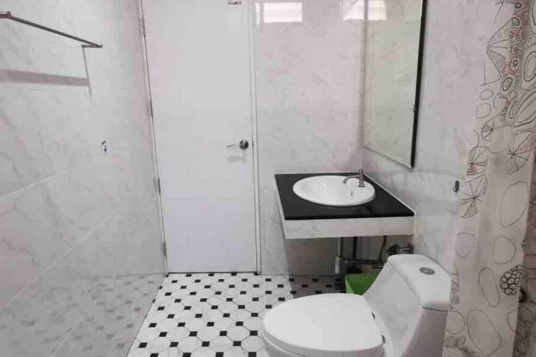 Bathroom, Peaceful house, 100m to MRT, perfect for groups, Bang Su