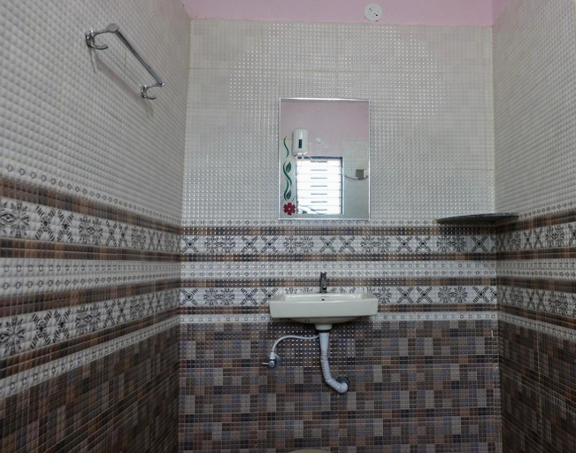Bathroom 3, Veerashaiva Yatri Nivasa, Uttara Kannada
