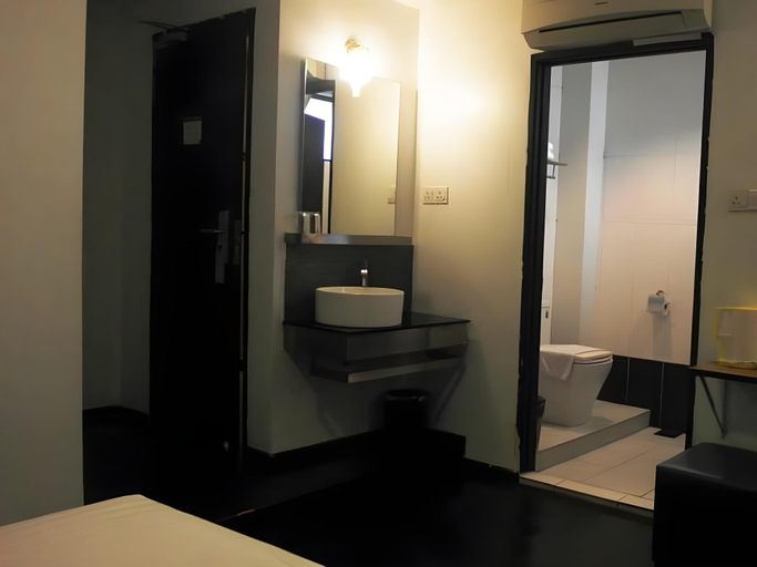 Bathroom 3, Le Hotel Kota Kinabalu, Kota Kinabalu