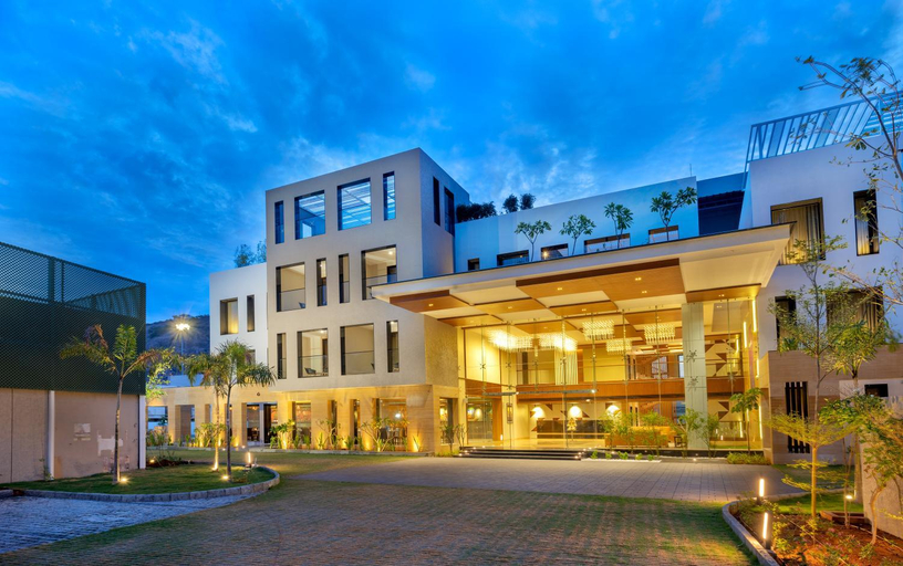 Exterior & Views