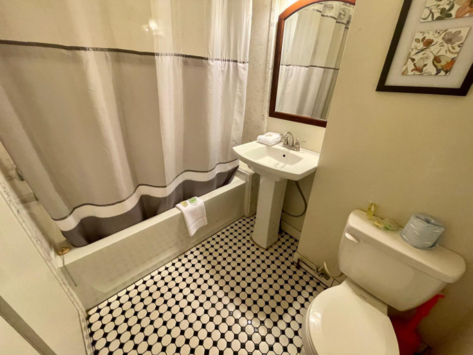 Bathroom 4, Hotel Villa Convento, Orleans