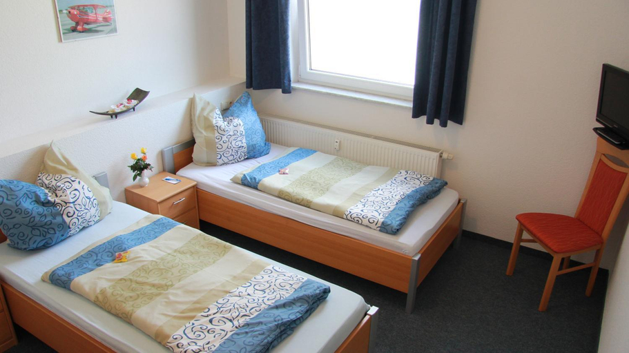 Bedroom 4, Pension Take Off, Gera