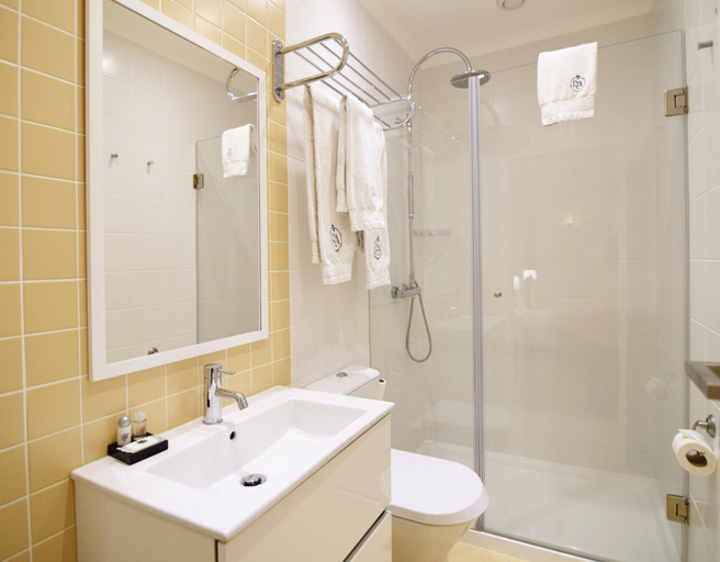 Bathroom 3, Rossio Apartments, Lisbon