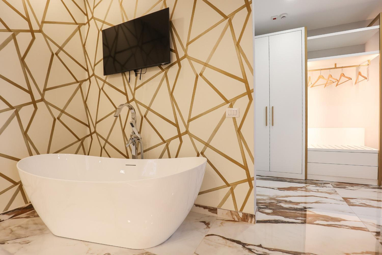 Bathroom 4, Hotel Cenisio, Rimini
