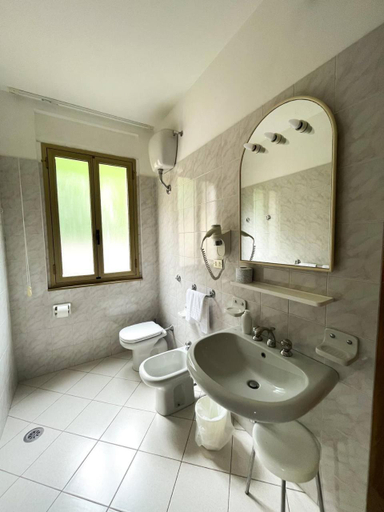Bathroom 4, Hotel Garni del Lago, L'Aquila