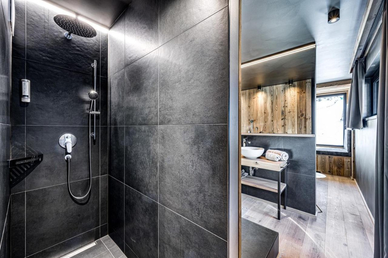 Bathroom 4, ALMMONTE PRACLARUM SUITES - Hideaway Hotel, Sankt Johann im Pongau