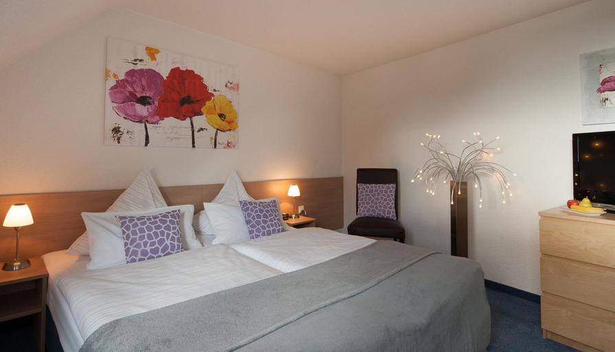 Bedroom 1, Hotel Konig, Remscheid