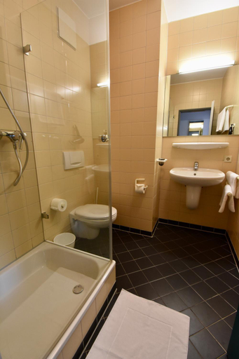 Bathroom 2, Hotel Kranz, Konstanz