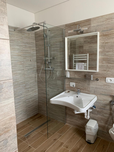 Bathroom 4, Hotel Rosengarten, Udine
