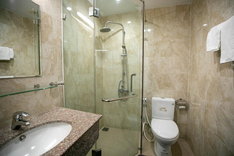 Bathroom 4, Nhat Linh Hotel & Suites Da Nang, Da Nang