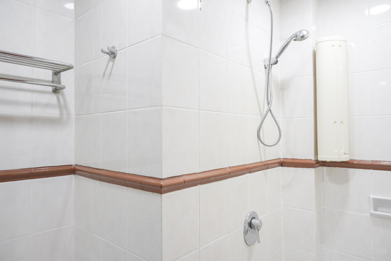 Bathroom 4, Elegant Homey 2BR at Puri Casablanca By Travelio, South Jakarta