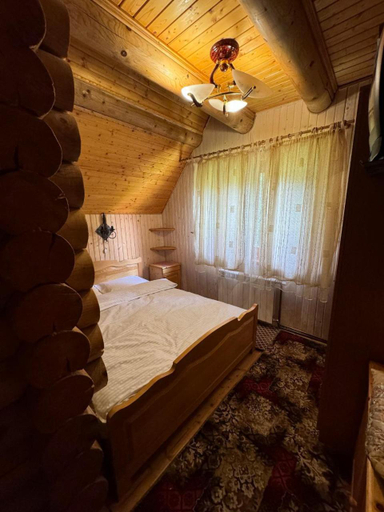Bedroom 2, Ялинка, Rakhivs'kyi
