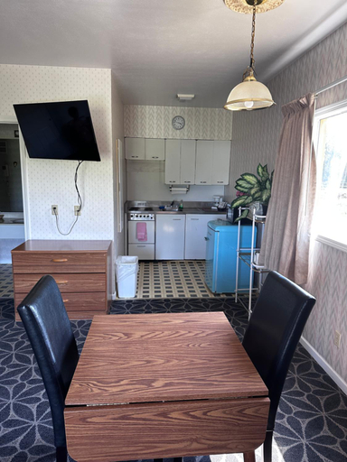 Others 5, Park Inn Motel, Greene