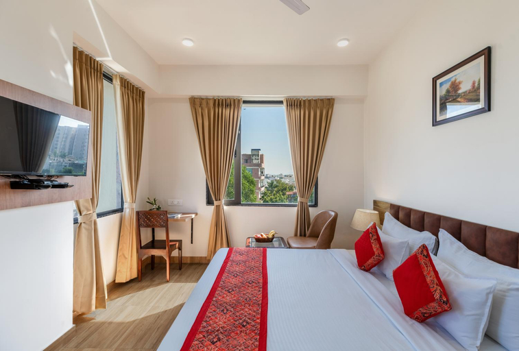 Bedroom 3, Hotel The Dee Glanc - A Pure Veg Hotel near Bus stand Udaipur, Udaipur