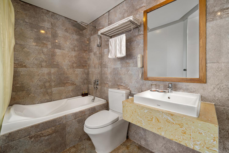 Bathroom 5, Bliss Luxury Hotel & Spa, Da Nang