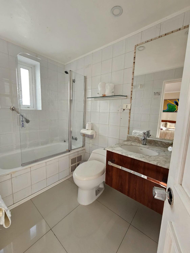 Bathroom 3, Hotel Agora, Valparaíso