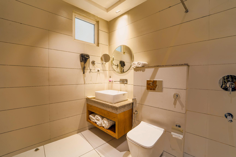 Bathroom 5, Hotel The Grand Dewan, Reasi