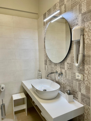 Bathroom 4, Hotel Atlantico, Lucca