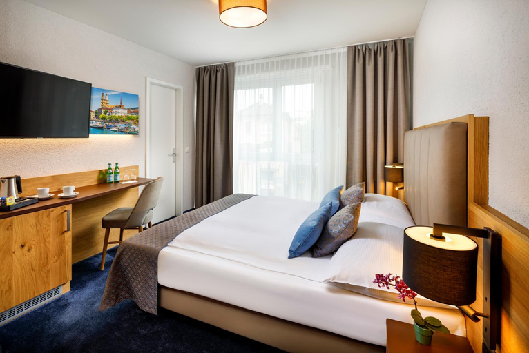 Bedroom 2, Hotel Tivoli, Dietikon
